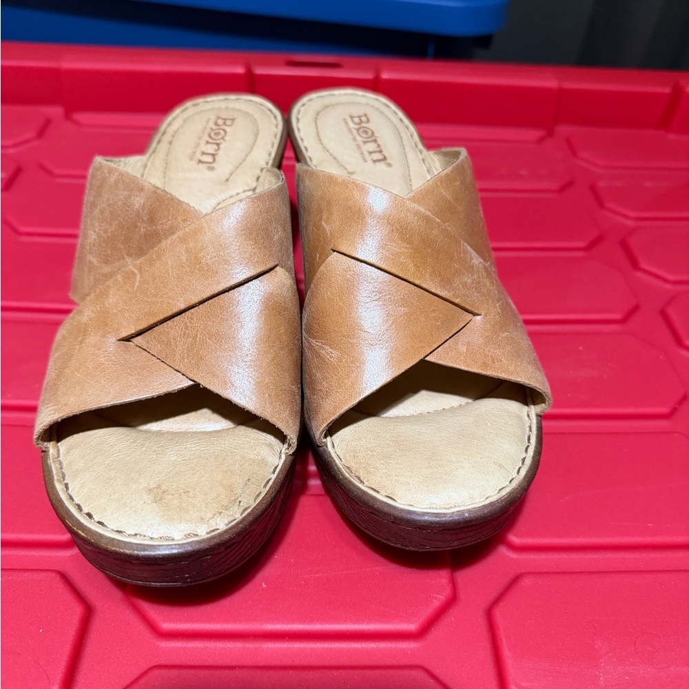 Born Women's Brown Leather wedges